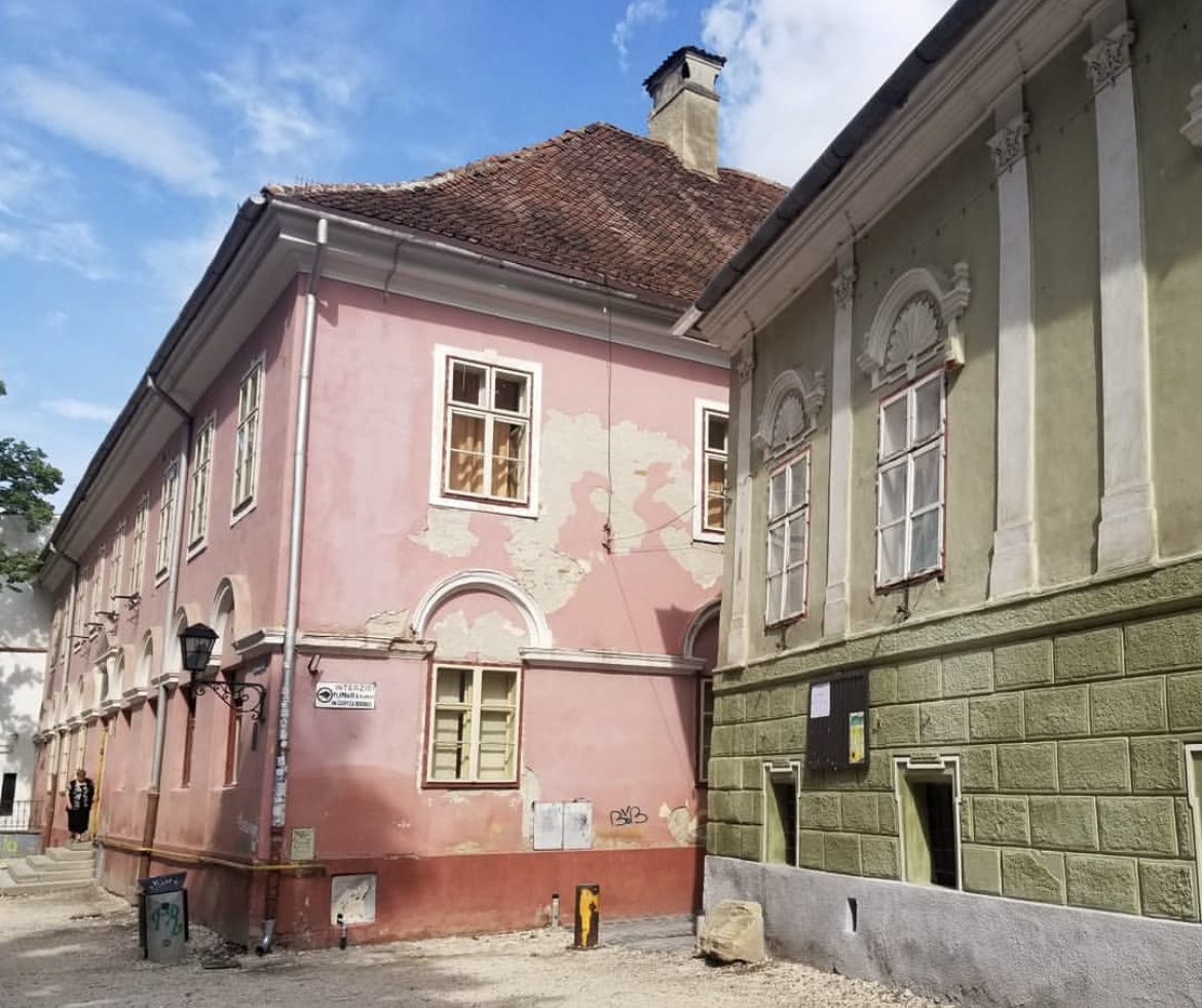 picture of school building in Brasov, Romania. Taken by family member in 2018.