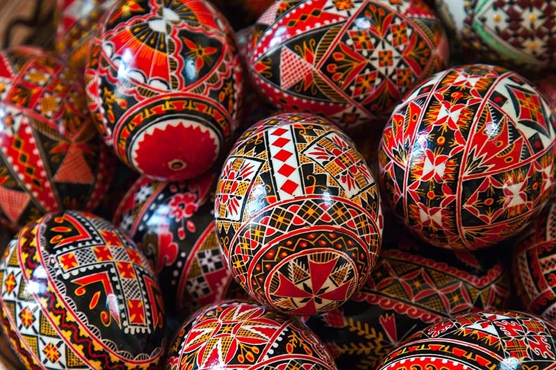 https://rolandia.eu/en/blog/romanian-culture-traditions/easter-in-romania-the-significance-behind-one-of-romania-s-most-important-holidays